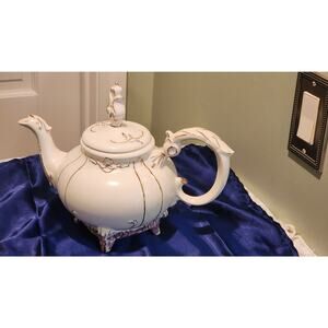 VintageTea Leaf or Tobacco Leaf Teapot Tea Pot Porcelain